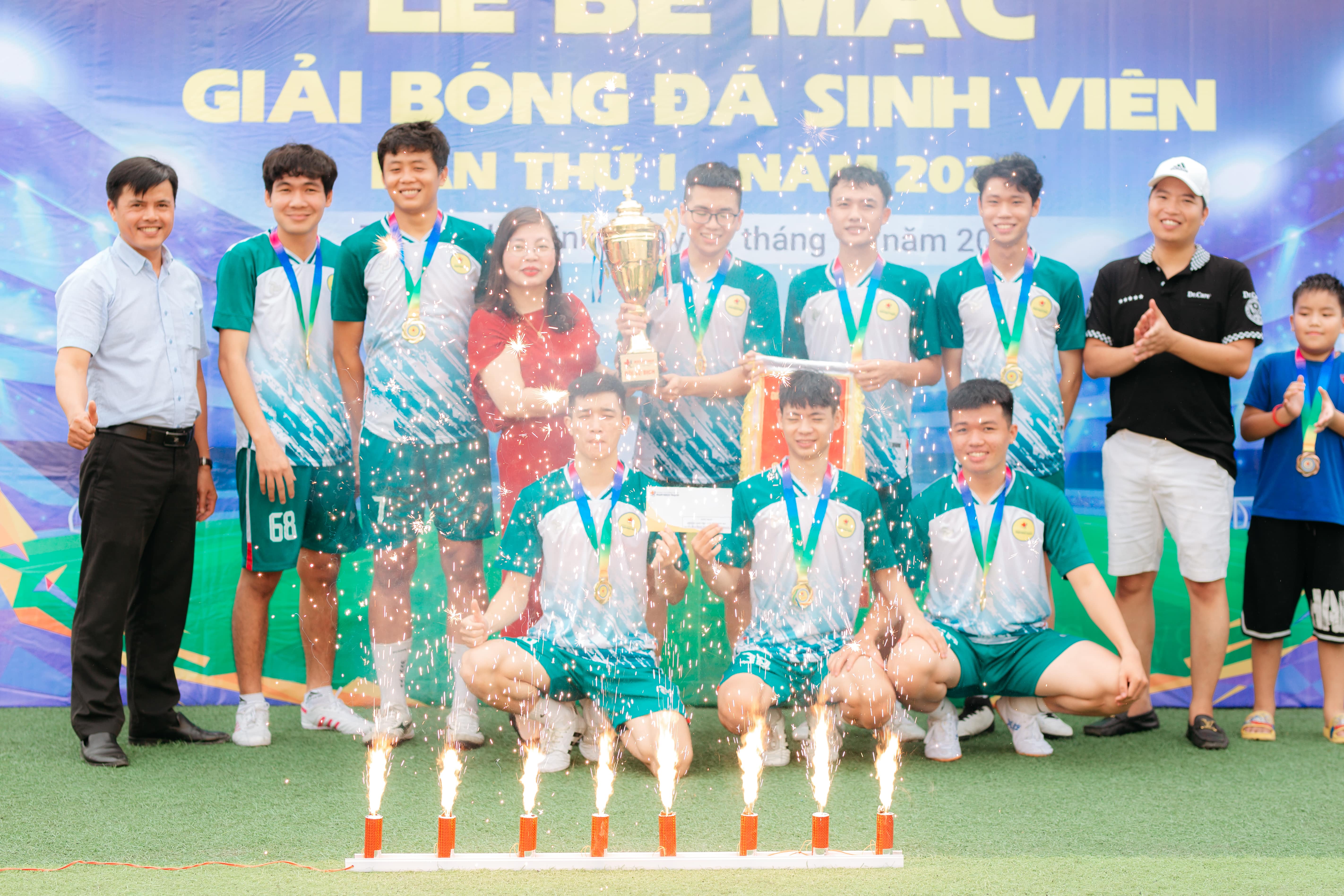 Trường Cao đẳng Y Khoa Phạm Ngọc Thạch tổ chức Giái Bóng đá cho Sinh viên