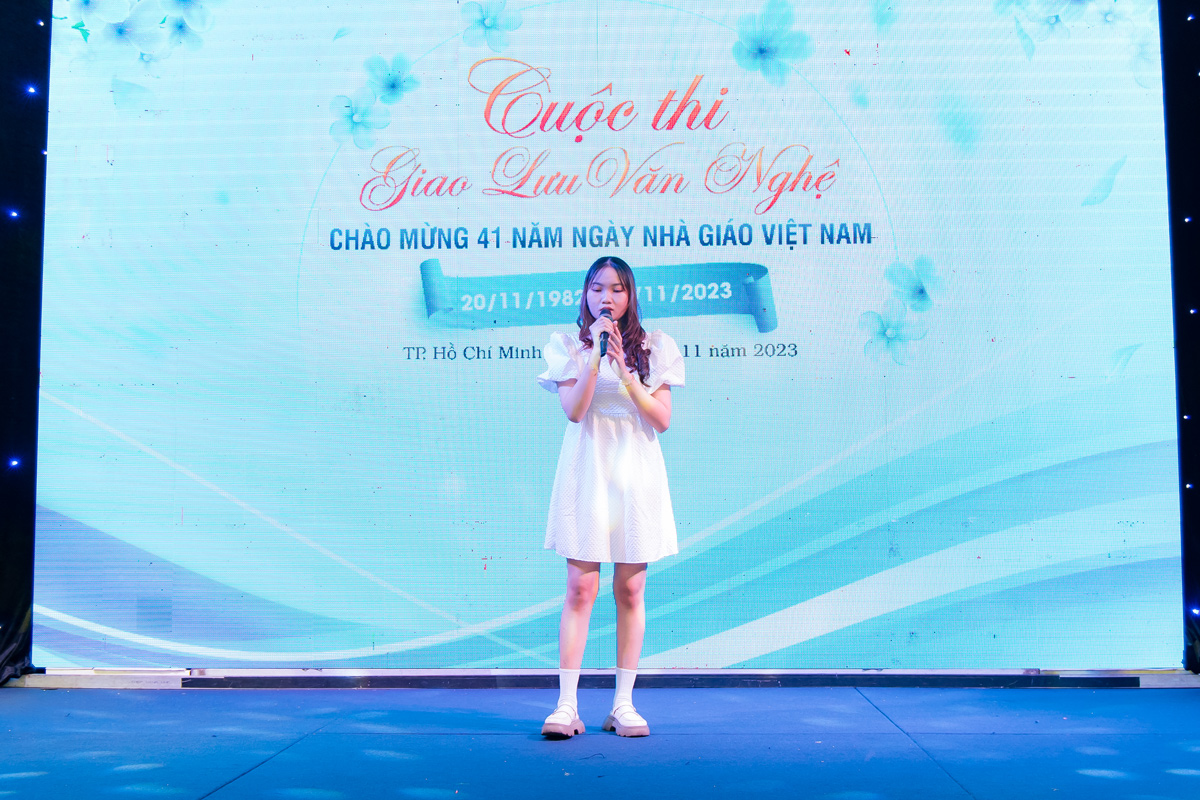 Bạn Huỳnh Dương Huyền Trang thực hiện ca khúc 