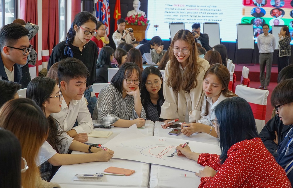 Học Quản trị kinh doanh tại Đại học Kinh tế - Đại học Quốc gia Hà Nội giúp sinh viên có đầy đủ kiến thức và kỹ năng cần thiết