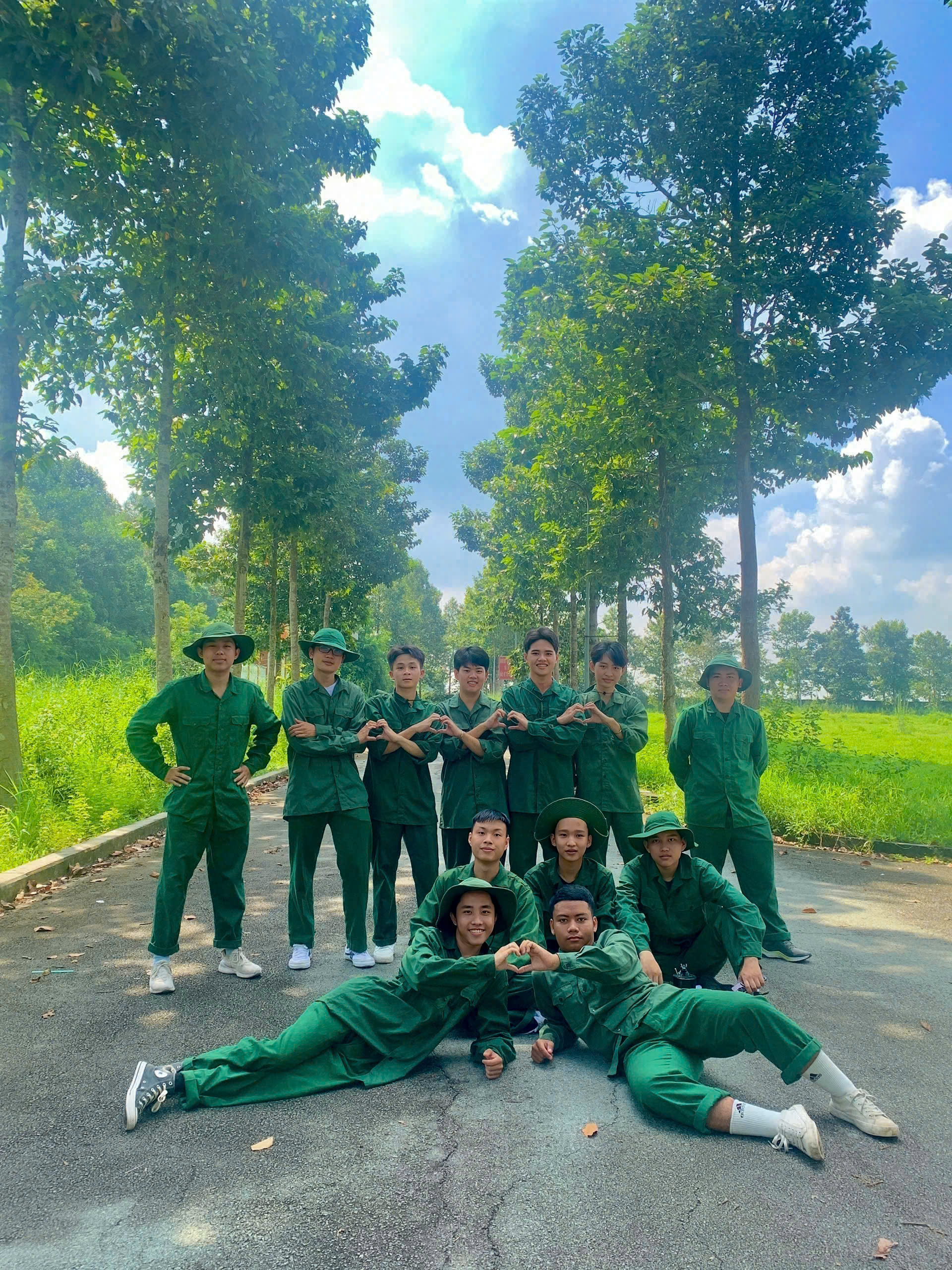 CBKer cùng nhau dọn vệ sinh sau giờ học