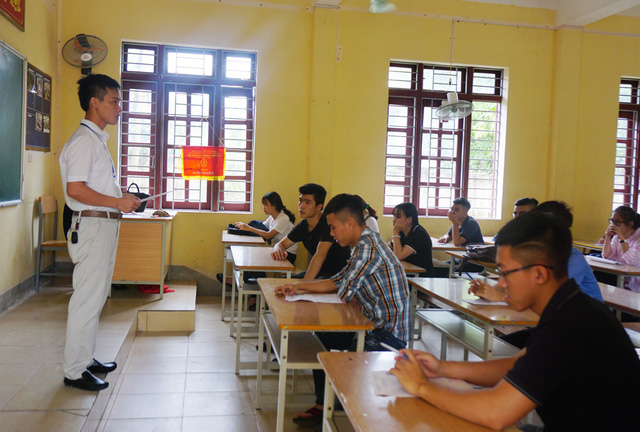 Phòng thi môn Văn tại điểm thi Trường THPT Lê Viết Thuật (TP Vinh, Nghệ An).