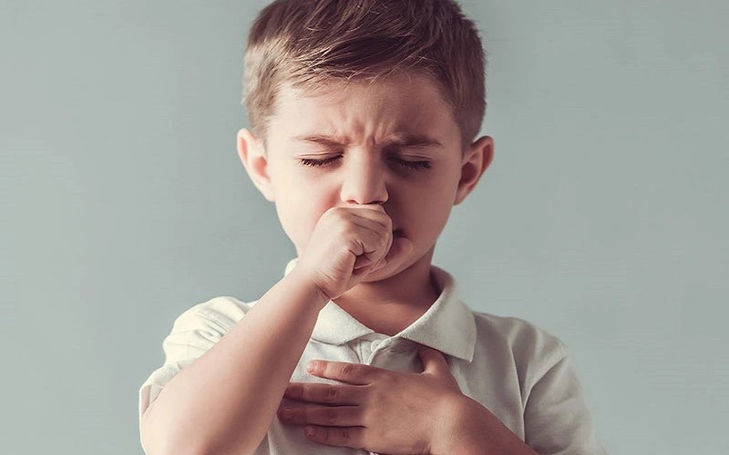 Trẻ bị ho lâu ngày do viêm tiểu phế quản