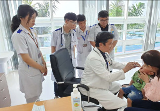sinh-vien-hoc-dieu-duong-co-can-laptop-khong