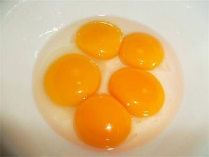 Thành phần giá trị dinh dưỡng của trứng như thế nào? Nên ăn trứng gà hay vịt?