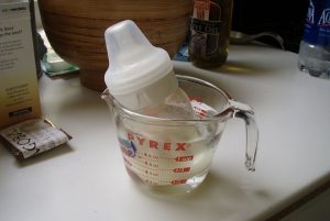 Hướng dẫn cách rã đông sữa mẹ đúng cách