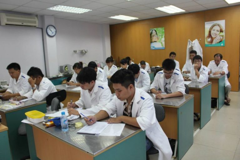 Học ng&agrave;nh Kỹ thuật Phục h&igrave;nh răng