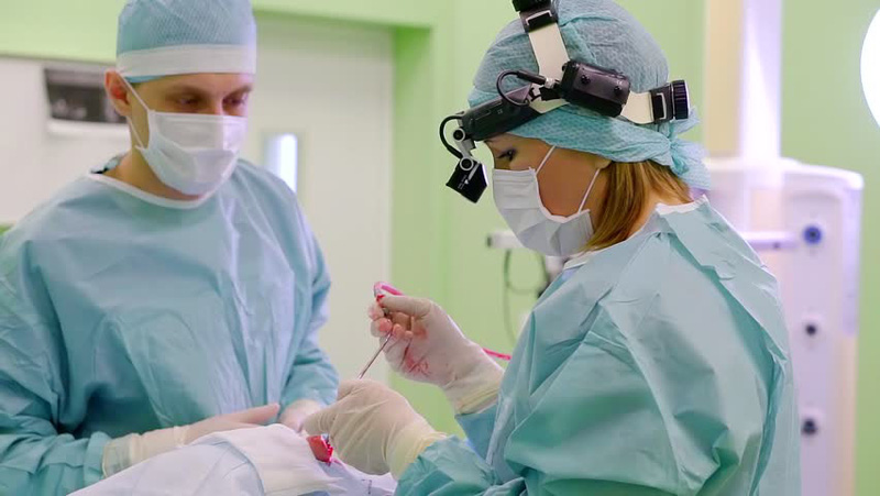 N&ecirc;n chọn ng&agrave;nh b&aacute;c sĩ phẫu thuật n&agrave;o?