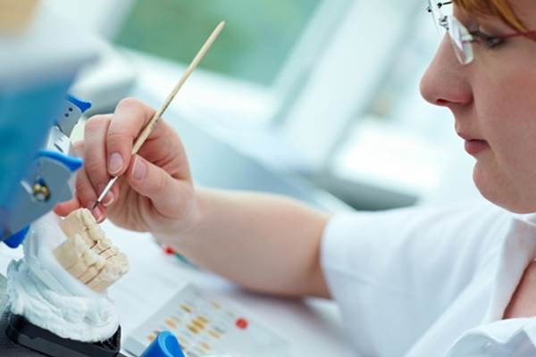 Ngành kỹ thuật phục hình răng mang lại cơ hội việc làm tốt