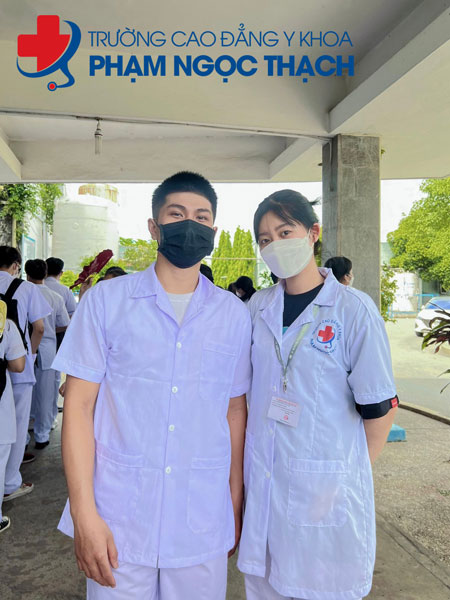 Sinh vi&ecirc;n Y Khoa Phạm Ngọc Thạch đi thực tập tại cơ sở Y tế