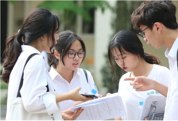 Th&iacute; sinh kh&ocirc;ng n&ecirc;n mang vật dụng kh&ocirc;ng li&ecirc;n quan v&agrave;o ph&ograve;ng thi