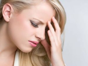 Đau thái dương bên phải là bệnh gì? Cách điều trị ra sao?