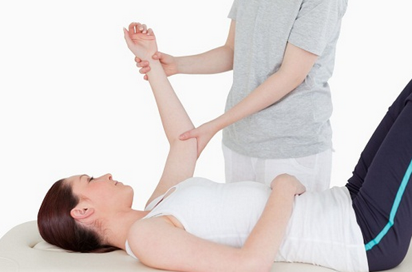 B&agrave;i tập kỹ thuật phục hồi chức năng sau g&atilde;y xương khuỷu tay