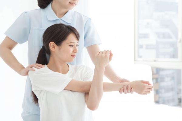 Phục hồi chức năng đau lưng tại nh&agrave; đơn giản, dễ thực hiện