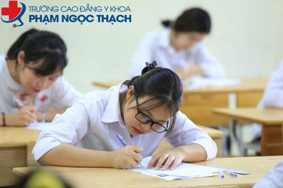 Toán Văn Anh nên chọn học trường nào?