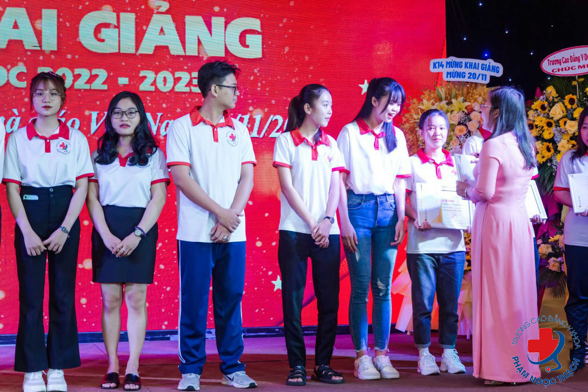 Khen thưởng sinh vi&ecirc;n c&oacute; th&agrave;nh t&iacute;ch xuất sắc trong học tập