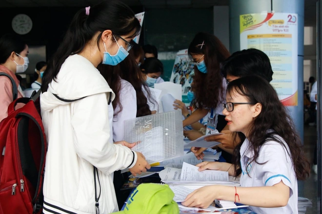 Điểm chuẩn ng&agrave;nh truyền th&ocirc;ng đa phương tiện những năm nay c&oacute; xu hướng tăng l&ecirc;n