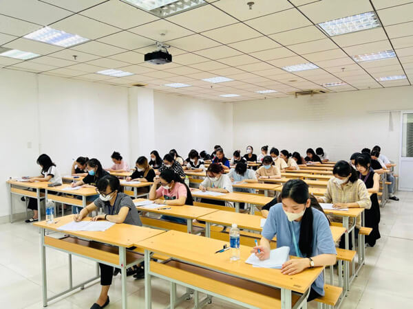 Sinh vi&ecirc;n kh&oacute;a K12 trường Cao đẳng Y Khoa Phạm Ngọc Thạch&nbsp;thi tốt nghiệp