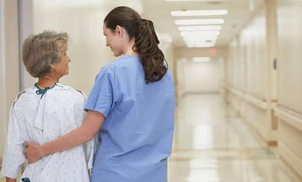 Chăm sóc bệnh nhân thủng dạ dày theo chỉ định của bác sĩ