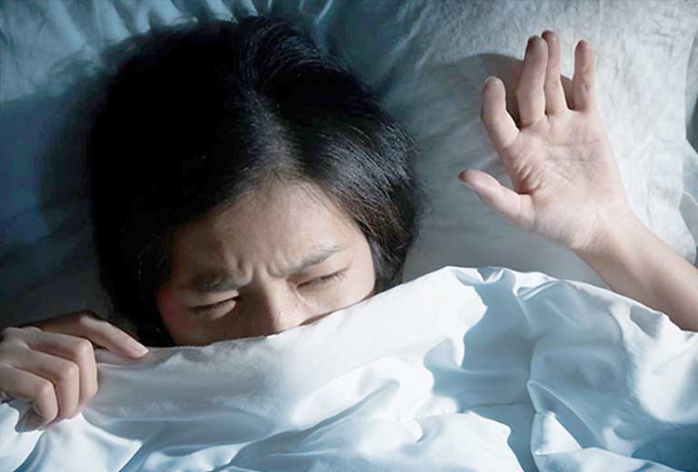 Những người bị nhiễm âm khí sẽ có những biểu hiện như: nặng người, đau đầu, tinh thần uể oải,...