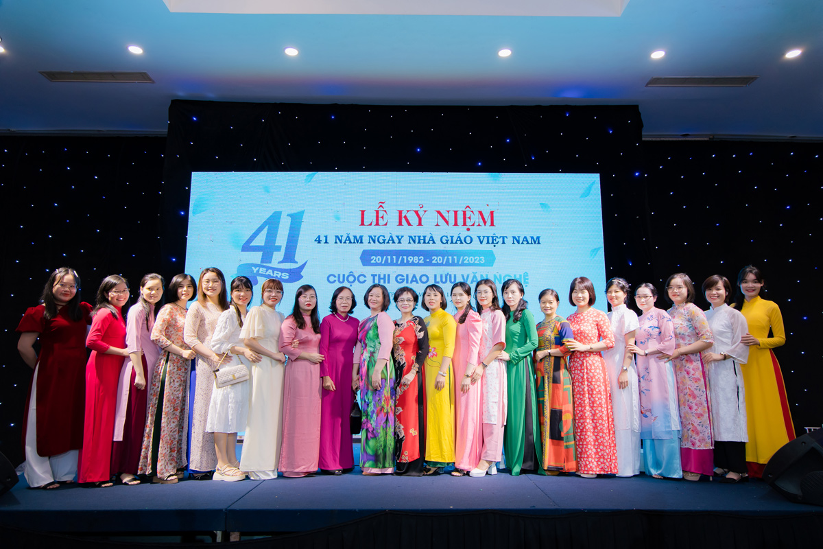 C&aacute;c C&ocirc; gi&aacute;o tới tham dự buổi Lễ Kỷ niệm 41 năm ng&agrave;y Nh&agrave; gi&aacute;o Việt Nam 20/11/2023