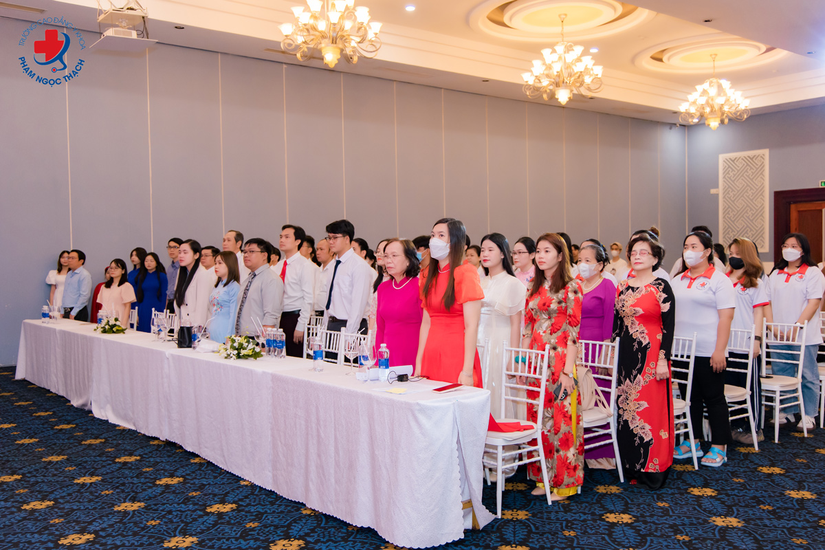 C&aacute;c thầy c&ocirc; gi&aacute;o, c&aacute;n bộ nh&agrave; trường c&ugrave;ng to&agrave;n thể c&aacute;c bạn sinh vi&ecirc;n của 3 đơn vị đ&agrave;o tạo