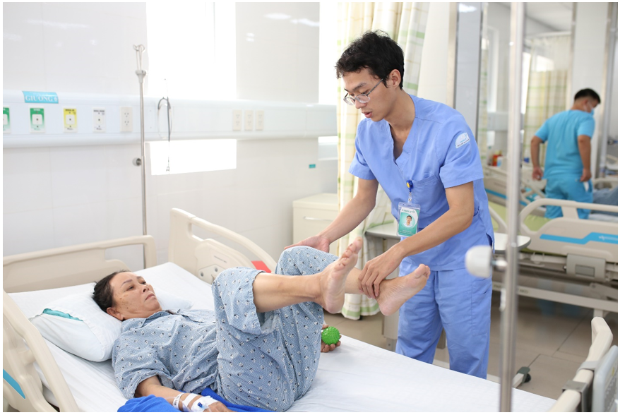 Lập kế hoạch chăm s&oacute;c cho bệnh nh&acirc;n liệt nửa người hiệu quả