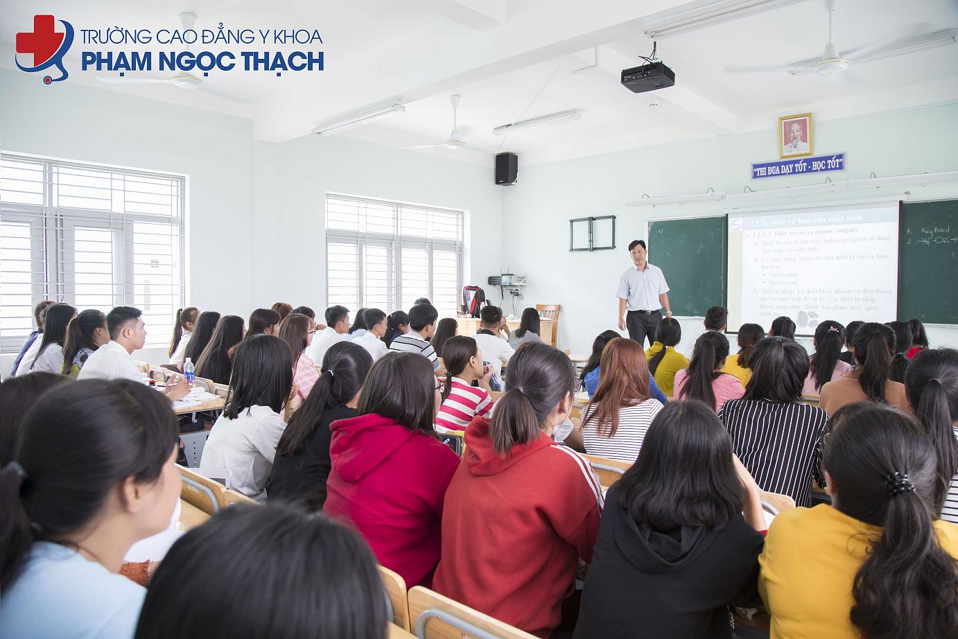 Trường Cao đẳng Y Khoa Phạm Ngọc Thạch đ&agrave;o tạo Y sĩ Y học cổ truyền uy t&iacute;n nhất hiện nay