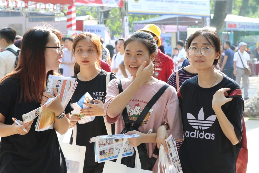 Quy định về việc cấp giấy chứng nhận ho&agrave;n th&agrave;nh chương tr&igrave;nh THPT