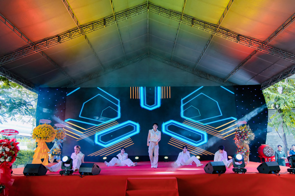 Tiết mục văn nghệ lê trao bằng tốt nghiệp năm 2023