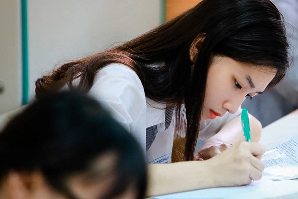 Khối D được phân làm 99 tổ hợp môn