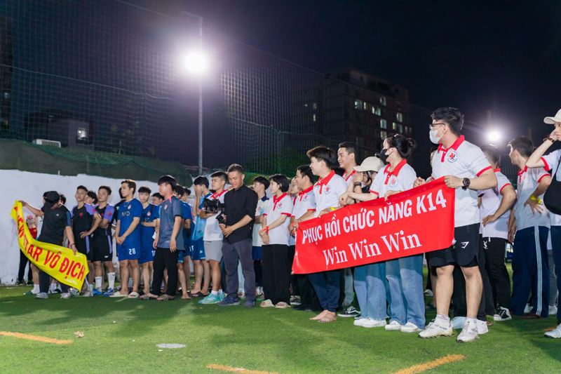 Đội cổ vũ sinh vi&ecirc;n khoa Phục hồi Chức năng K14