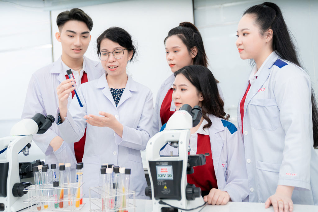 Có nên học Kỹ thuật Xét nghiệm y học không?