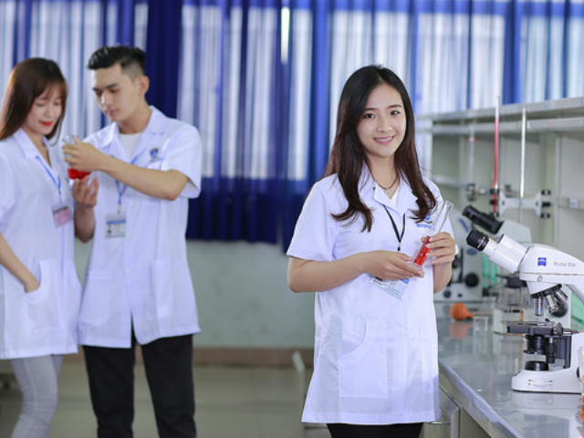 Đại học Nguyễn Tất Thành thu hút nhiều sinh viên đăng ký học ngành Xét nghiệm y học mỗi năm
