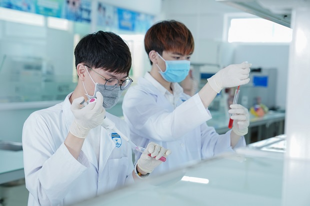 Sinh vi&ecirc;n theo học ng&agrave;nh Kỹ thuật x&eacute;t nghiệm y học c&oacute; thể đảm nhận nhiều vị tr&iacute; c&ocirc;ng việc
