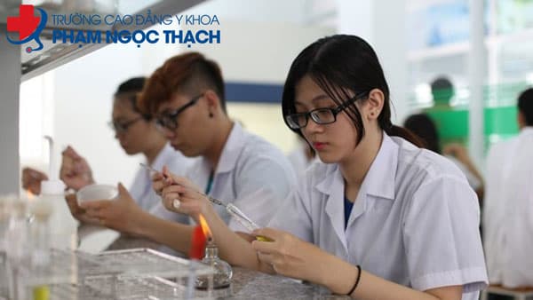Học cao đẳng Dược c&oacute; kh&oacute; kh&ocirc;ng?