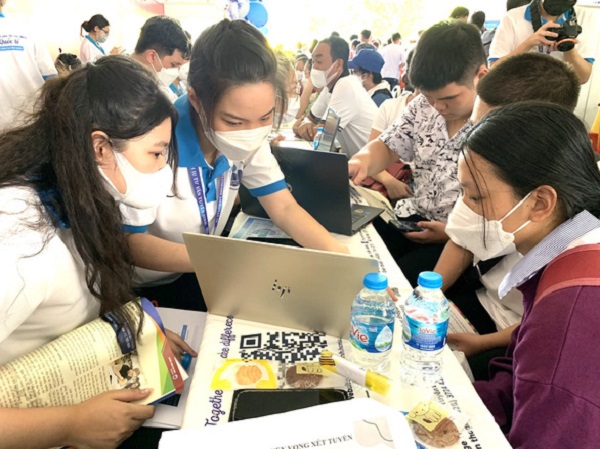 lệ ph&iacute; x&eacute;t tuyển học bạ nộp trực tiếp hoặc trực tuyến