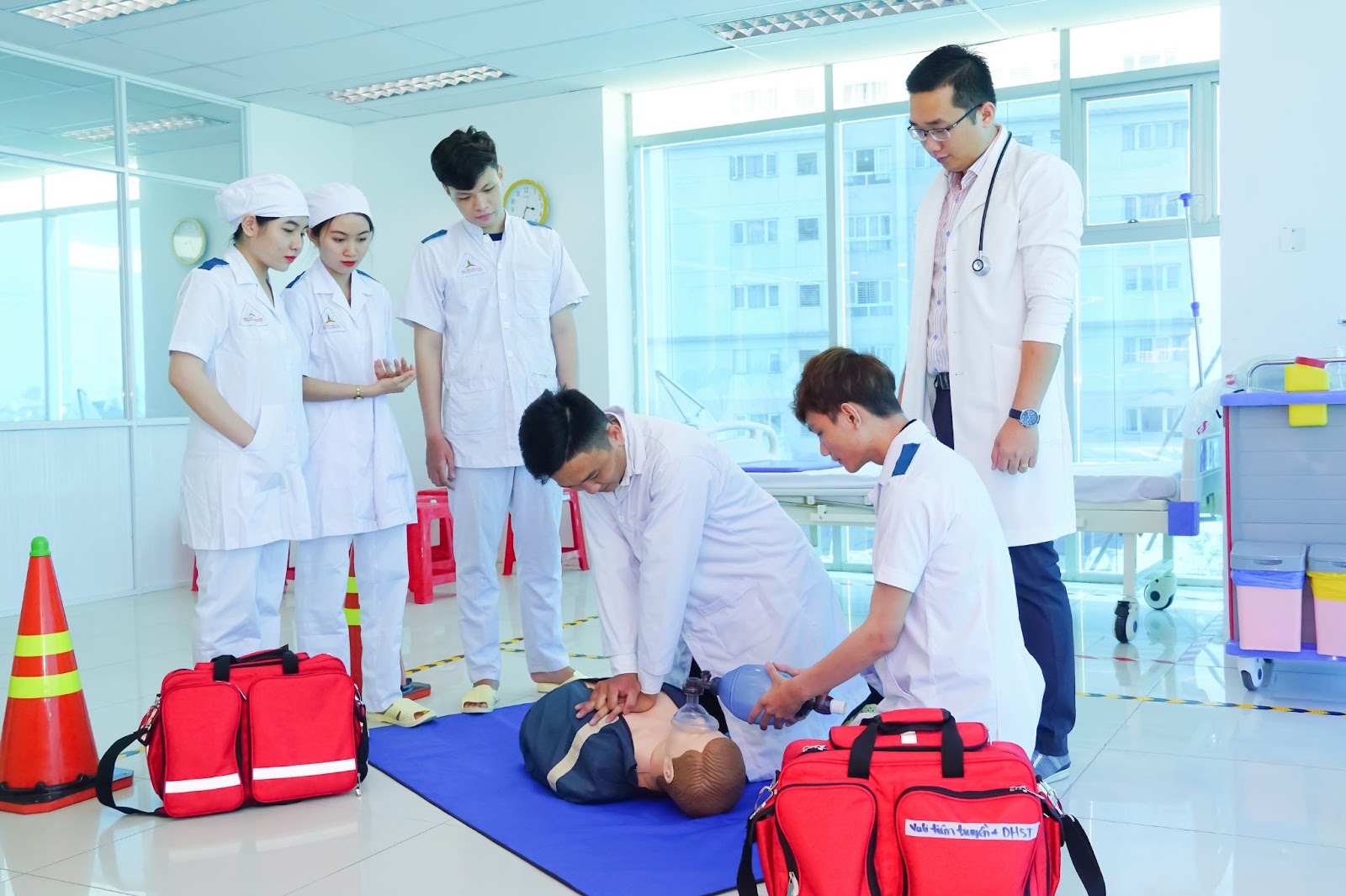 Chương trình đào tạo Cao đẳng Y sĩ đa khoa tại Cao đẳng Y Khoa Phạm Ngọc Thạch xét tuyển điều kiện thí sinh tốt nghiệp THPT