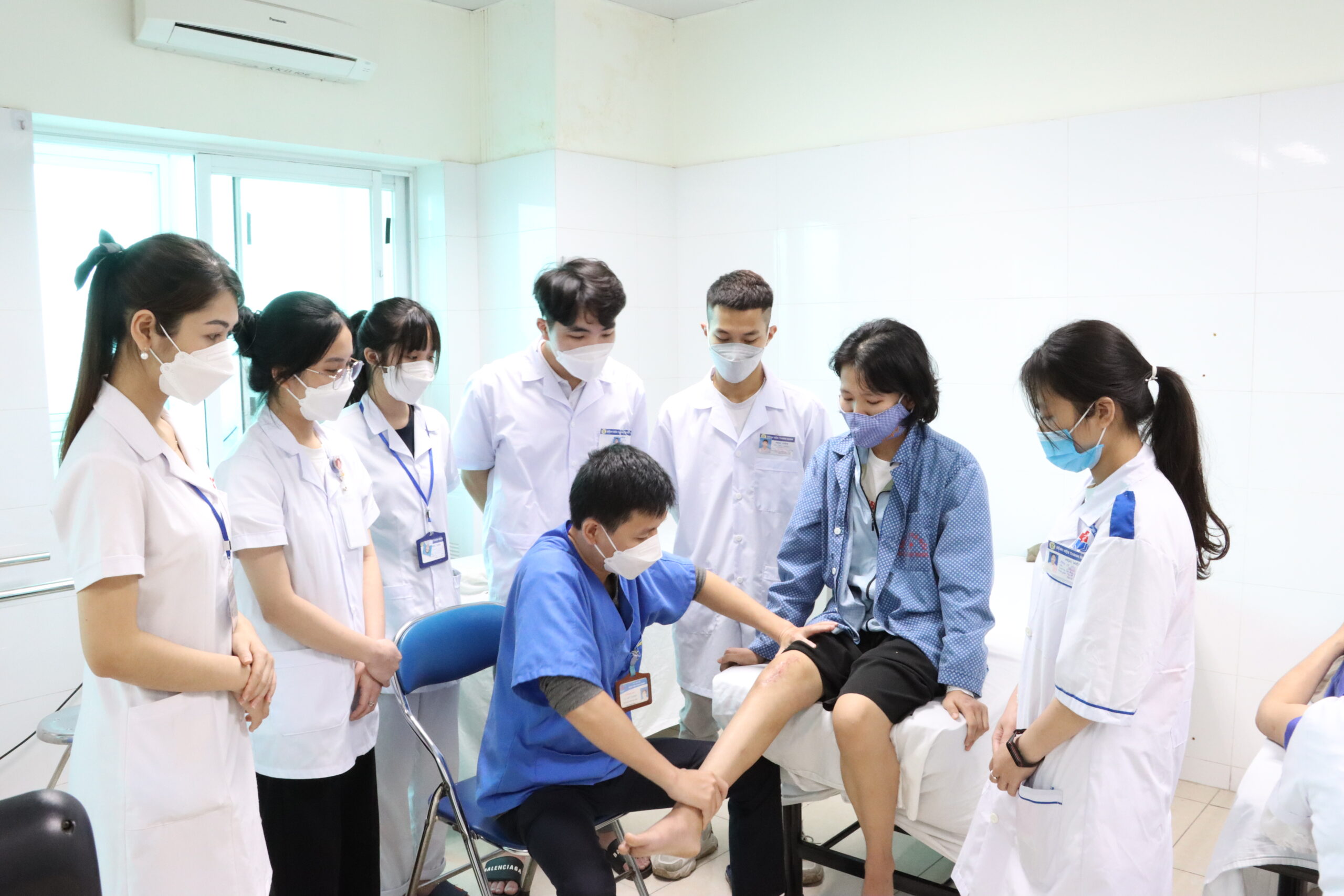 Học B&aacute;c sĩ Phục hồi chức năng học ở đ&acirc;u?