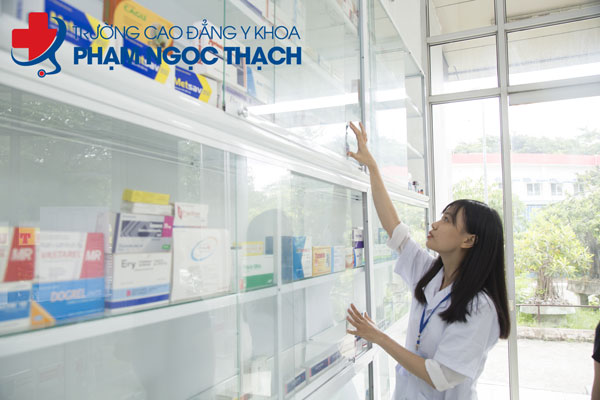 C&oacute; khả năng tư duy s&aacute;ng tạo, ph&acirc;n t&iacute;ch nhanh l&agrave; một trong c&aacute;c kỹ năng cần c&oacute; của dược sĩ