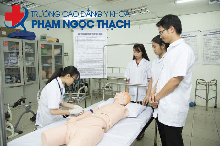 Con trai c&oacute; n&ecirc;n học điều dưỡng kh&ocirc;ng?