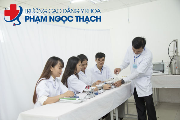 Đam m&ecirc; nghi&ecirc;n cứu l&agrave; kỹ năng của dược sĩ cần phải c&oacute;
