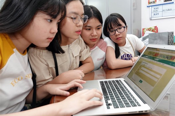 Sau khi thi tốt nghiệp THPT n&ecirc;n l&agrave;m g&igrave;?