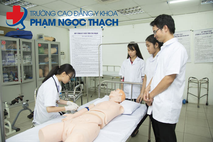 Học ng&agrave;nh điều dưỡng đa khoa ra l&agrave;m g&igrave;?
