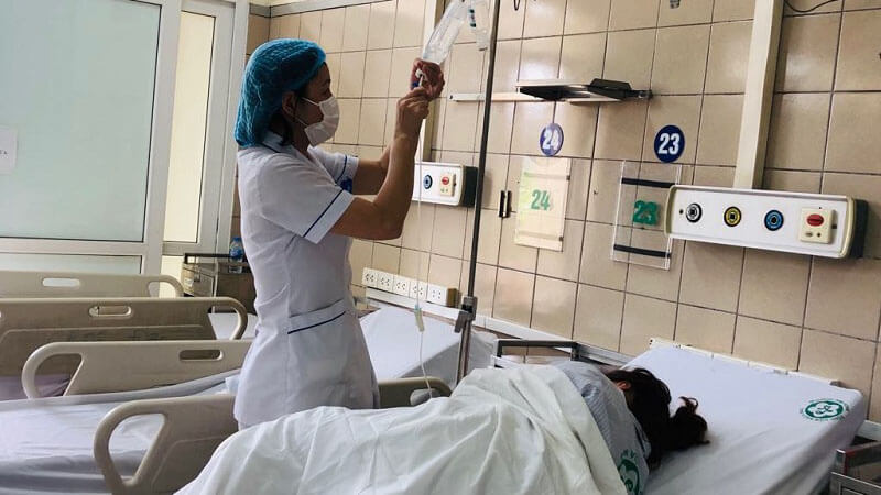 Người bị h&ocirc;n m&ecirc; ho&agrave;n to&agrave;n kh&ocirc;ng phản ứng với m&ocirc;i trường b&ecirc;n ngo&agrave;i v&agrave; kh&ocirc;ng thể tự vận động