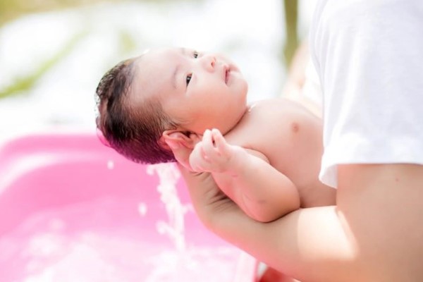 Quy tr&igrave;nh tắm cho trẻ sơ sinh của điều dưỡng