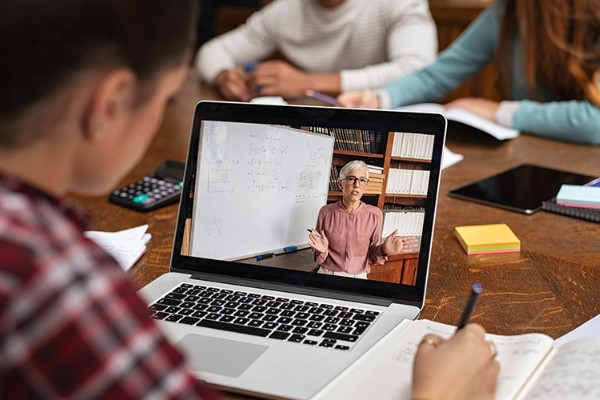 Học Y c&oacute; cần laptop kh&ocirc;ng?