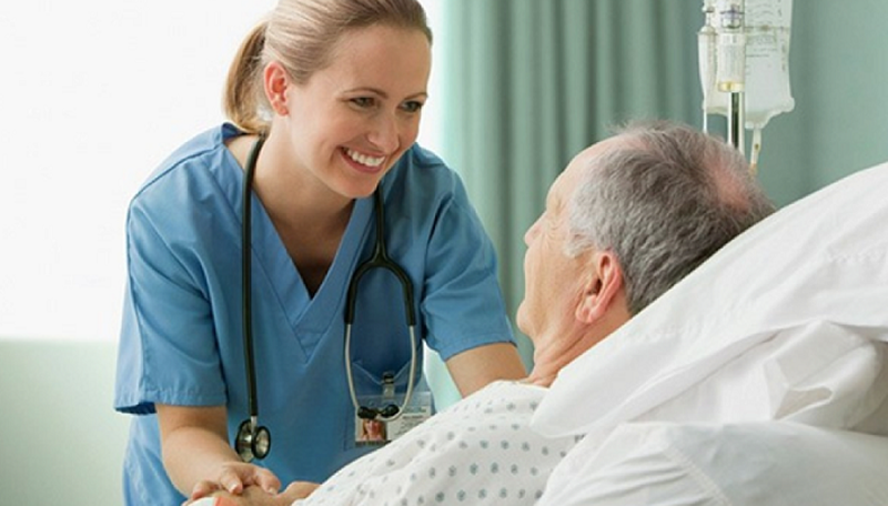 Người bệnh sẽ được chuẩn bị t&acirc;m l&yacute; trước khi tiến h&agrave;nh ti&ecirc;m