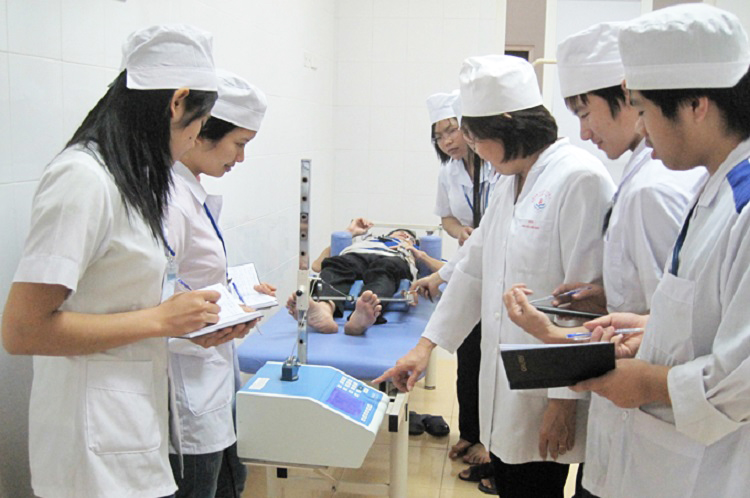 Nganh-duoc-va-dieu-duong-khac-nhau-nhu-the-nao