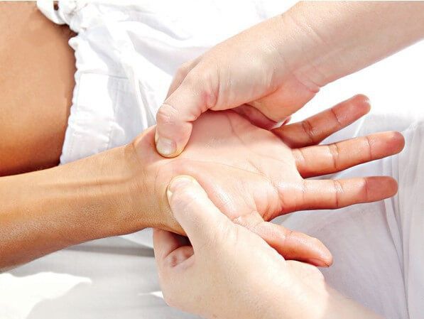 Huyệt đạo tr&ecirc;n b&agrave;n tay l&agrave; g&igrave;?