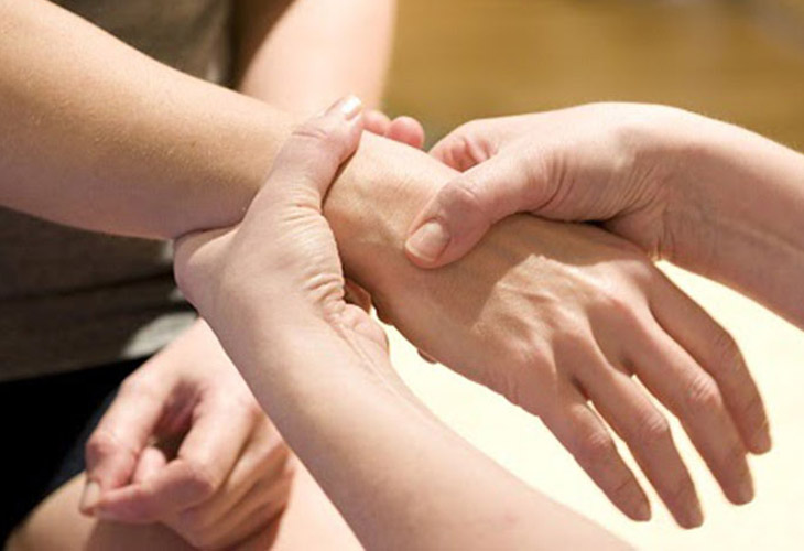 Huyệt Ngoại quan – Huyệt điều hòa cảm cúm và giảm đau đầu